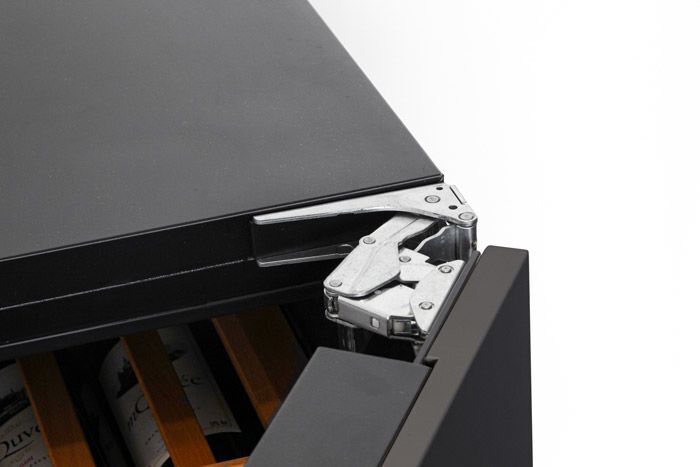 mQuvee Ugradbeni hladnjak za vino WCD187SH