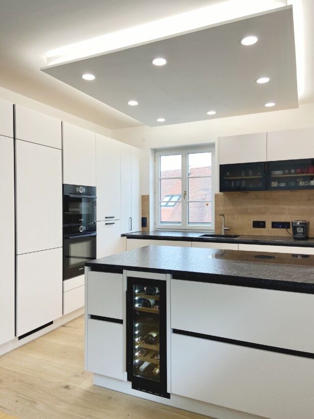 mQuvee Podpultni ugradbeni hladnjak za vino WCD30AB-780