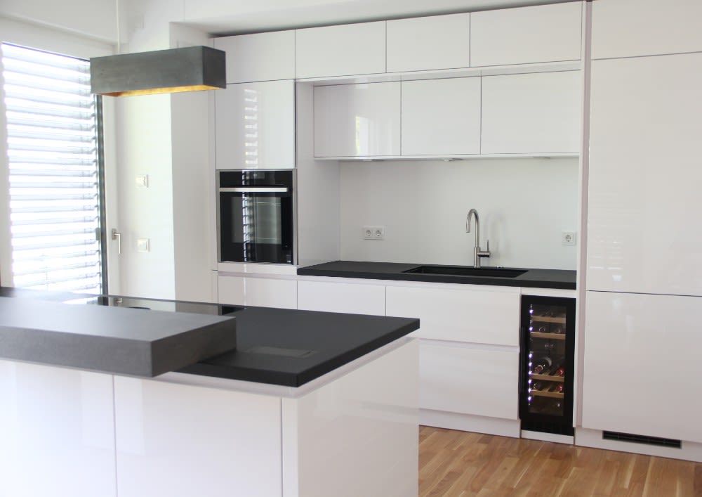 mQuvee Podpultni ugradbeni hladnjak za vino WCD30AB-780