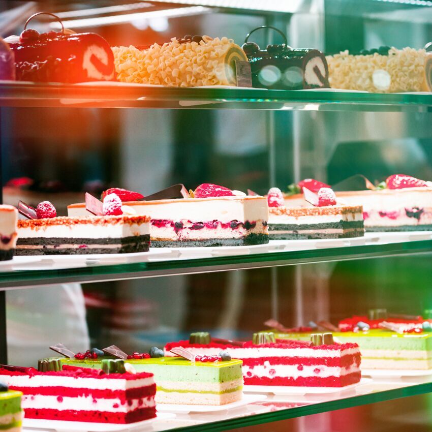 GGM Gastro PVNR72E Rashladna vitrina za kolače 68l